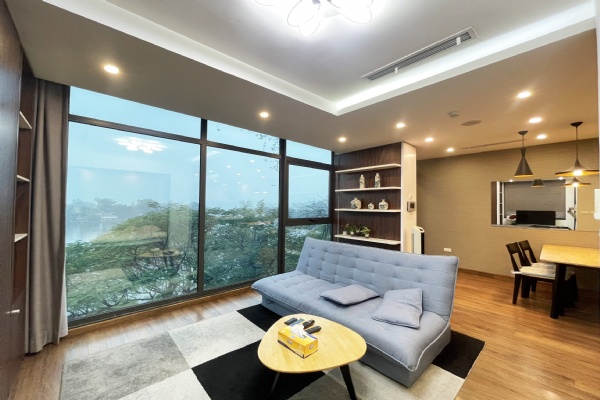 1 bedroom lake view apartment in Tran Vu street, Ba Dinh district for rent.