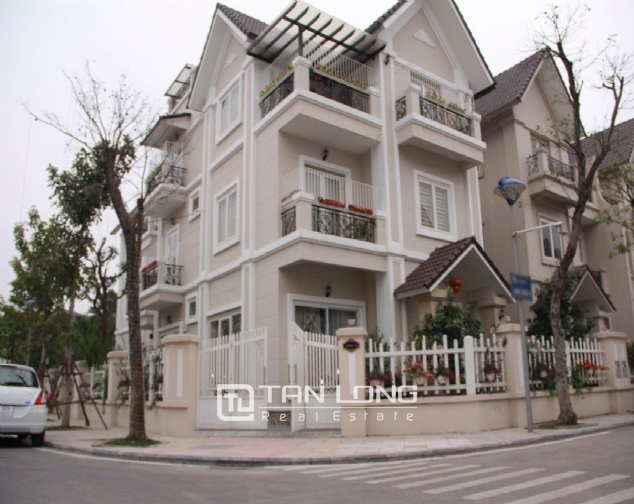 3 bedroom vila with garden for rent in Anh Dao area, Vinhomes Riverside 1