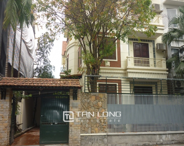 4 bedroom villa with garden for rent in Me Tri Ha, Nam Tu Liem dist 1