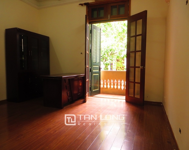 6 bedroom house for rent in Thong Phong lane, Ton Duc Thang street, Dong Da district 6