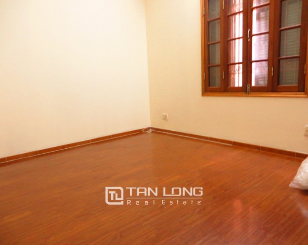 6 bedroom house for rent in Thong Phong lane, Ton Duc Thang street, Dong Da district 9