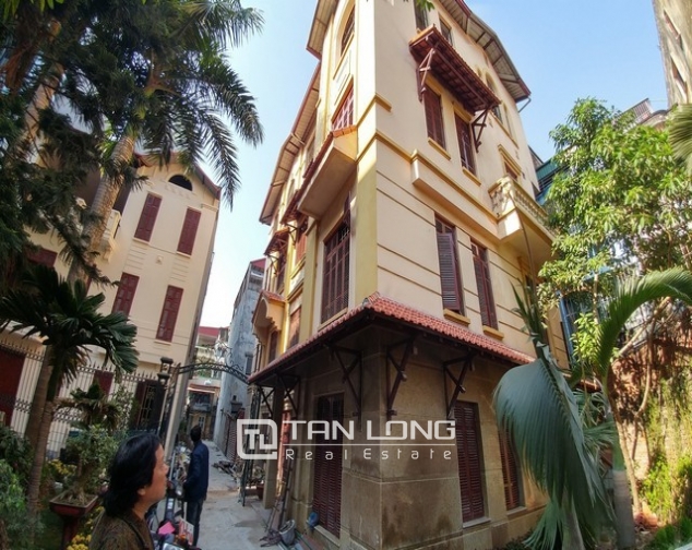 Beautiful villa for lease in Tran Quang Dieu. 1