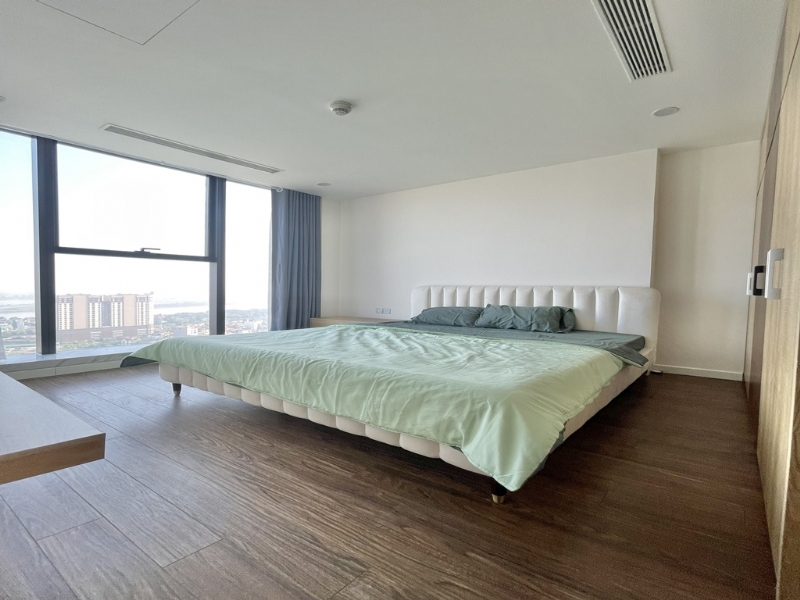 Breathtaking River-view 3-bedroom apartment for rent in Sunshine City 11