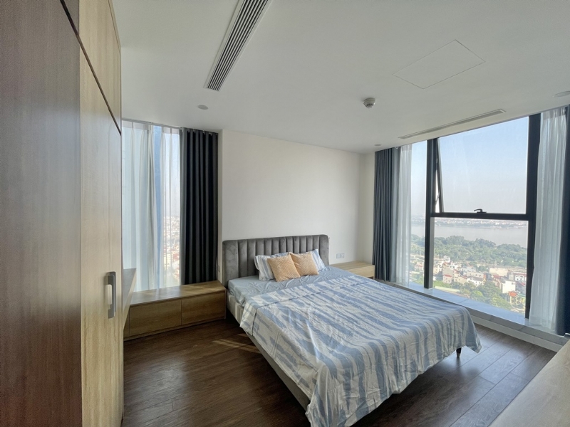 Breathtaking River-view 3-bedroom apartment for rent in Sunshine City 9