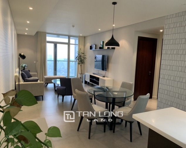 Bright and Westlake view 2 bedroom apartment for rent in Watermark, Lac Long Quan street,Tay Ho district 1