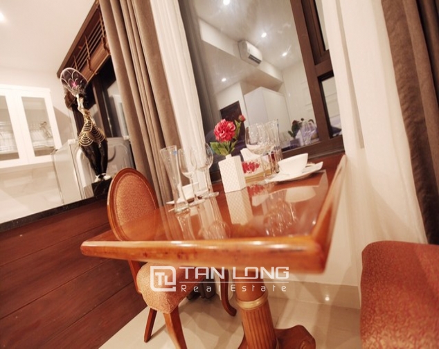 Charming 1 bedroom serviced apartment rental with street view in Ngo Quyen, Hoan Kiem 2