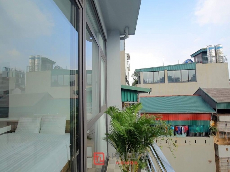City view and luxurious 2 bedroom in Yen Phu street for lease. 1