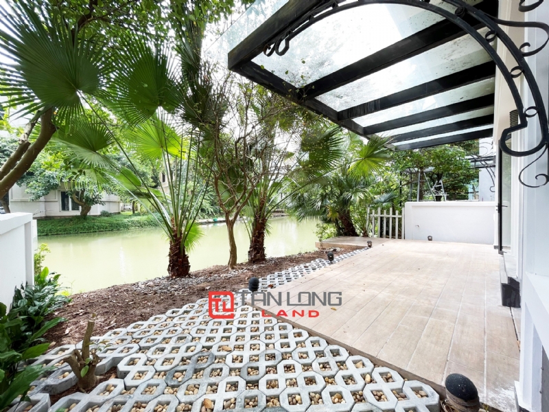 Cool river-view garden villa for rent in Vinhomes Riverside Long Bien 3