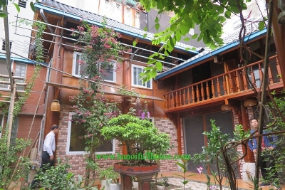 Garden house with 2 bedrooms for rent on Hoang Hoa Tham, Ba Dinh district