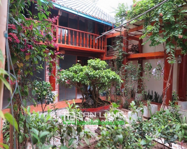 Garden house with 2 bedrooms for rent on Hoang Hoa Tham, Ba Dinh district 1