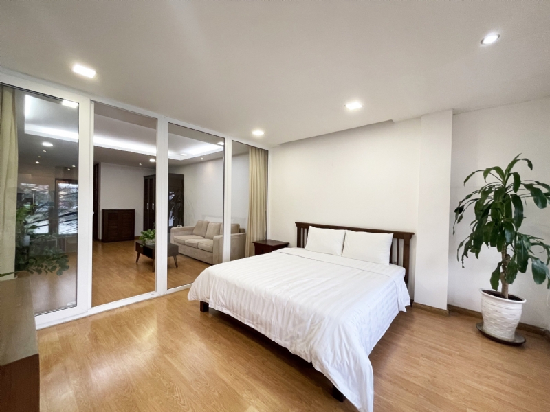 Lake view Ngoc Khanh 1 bedroom apartment in Ba Dinh for rent. 1