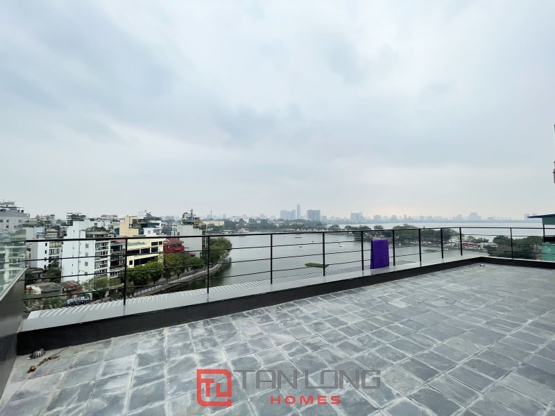 Lake view Truc Bach and luxurious 2 bedroom apartment in Ba Dinh to rent. 1