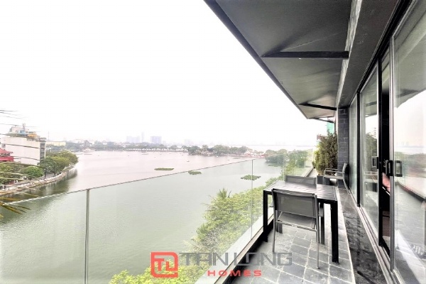 Lake view Truc Bach and luxurious 2 bedroom apartment in Ba Dinh to rent. 