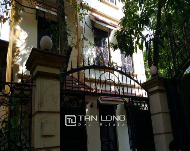 Large 4 bedroom villa for rent in Hoang Hoa Tham, Ba Dinh, Hanoi 1