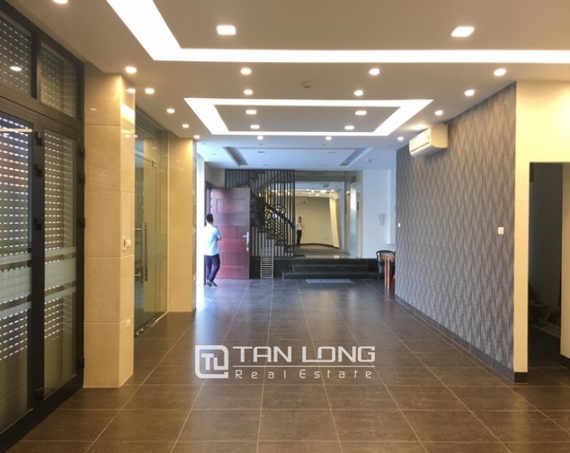Nice office in Nghi Tam street, Tay Ho dist for lease 1