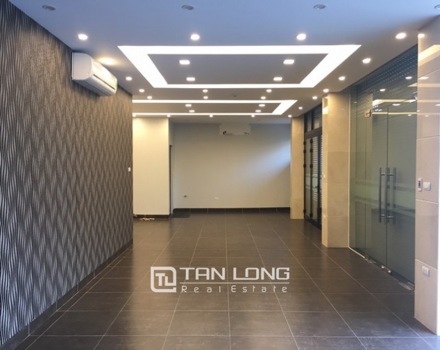Nice office in Nghi Tam street, Tay Ho dist for lease 2