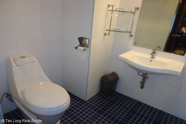 Nice serviced apartment with 2 bedrooms for lease in Cau Dat street 8