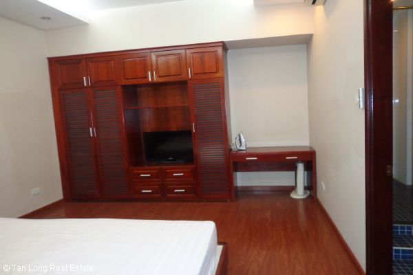 Nice serviced apartment with 2 bedrooms for lease in Cau Dat street 9