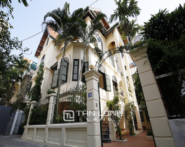 Old French villa for lease in alley 20, Tay Ho Distr 1