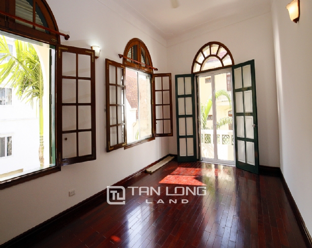 Old French villa for lease in alley 20, Tay Ho Distr 2