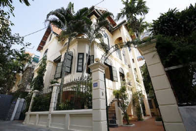 Old French villa for lease in alley 20, Tay Ho Distr