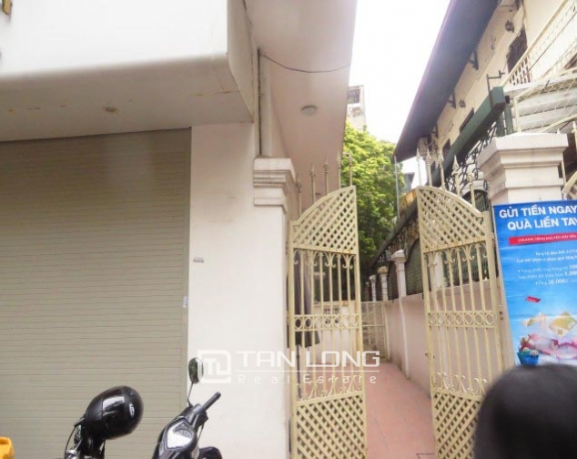 Old-styled villa in Ngo Thi Nham for rent, 2 storeys, small yard 2
