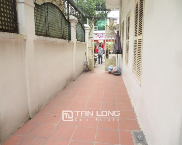 Old-styled villa in Ngo Thi Nham for rent, 2 storeys, small yard 3