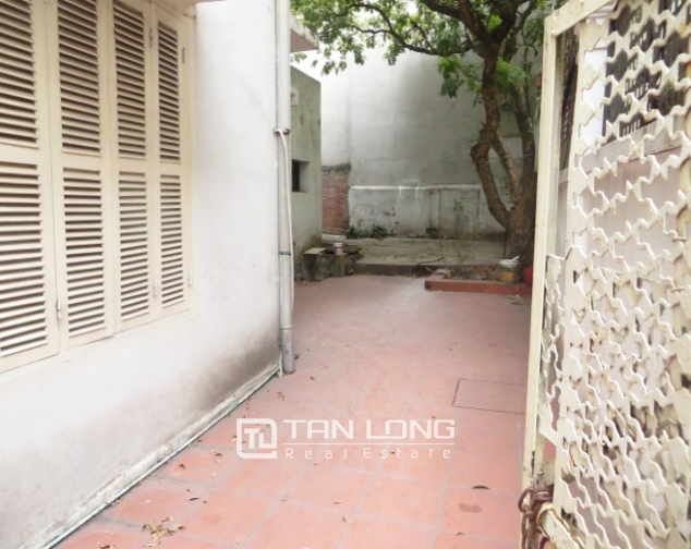 Old-styled villa in Ngo Thi Nham for rent, 2 storeys, small yard 4