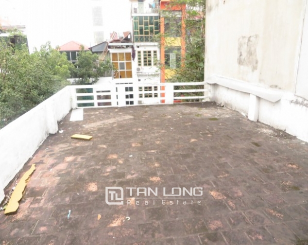 Old-styled villa in Ngo Thi Nham for rent, 2 storeys, small yard 10