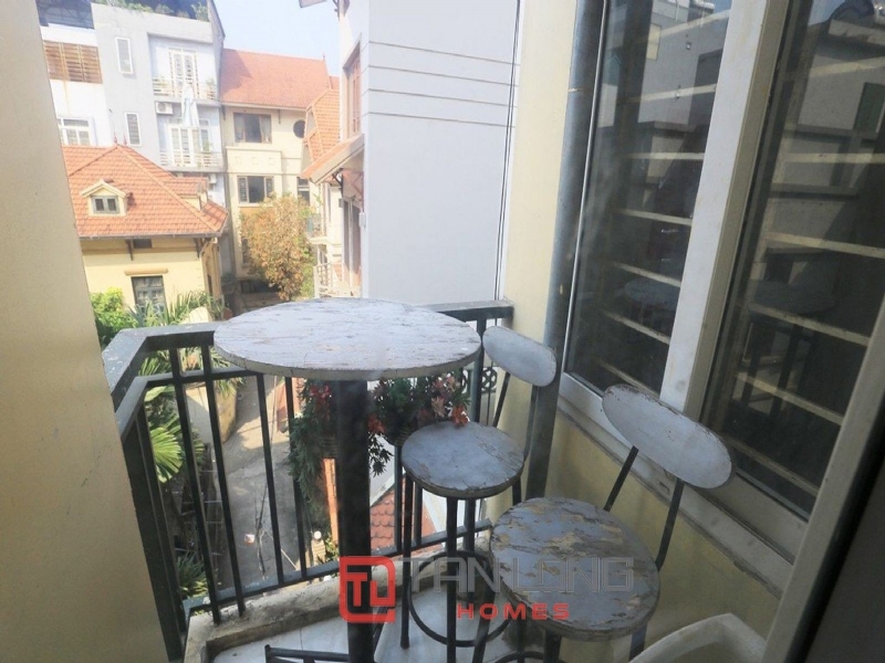 Reasonlably price 1 bedroom service apartment in Lac Long Quan to rent. 1