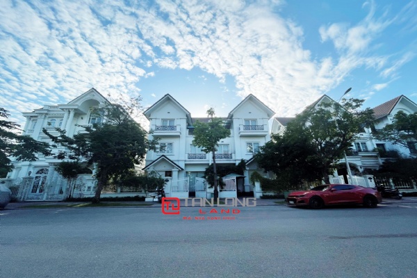 Royal Duplex villa for rent in Vinhomes Riverside Long Bien