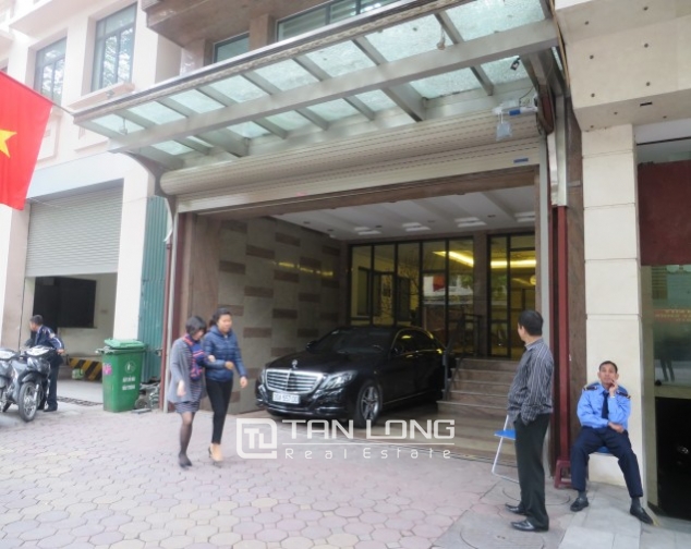 Stunning 2 bedroom apartment to rent in Hai Ba Trung, Hoan Kiem district, full of modern furniture 1