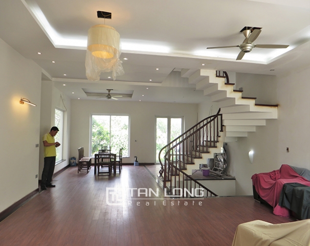 Unfurnished 3 bedroom villa for rent in Hoa Sua, Vinhomes Riverside, Long Bien dist 2