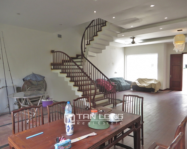 Unfurnished 3 bedroom villa for rent in Hoa Sua, Vinhomes Riverside, Long Bien dist 3