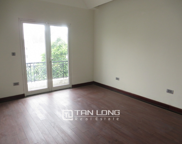 Unfurnished 3 bedroom villa for rent in Hoa Sua, Vinhomes Riverside, Long Bien dist 8
