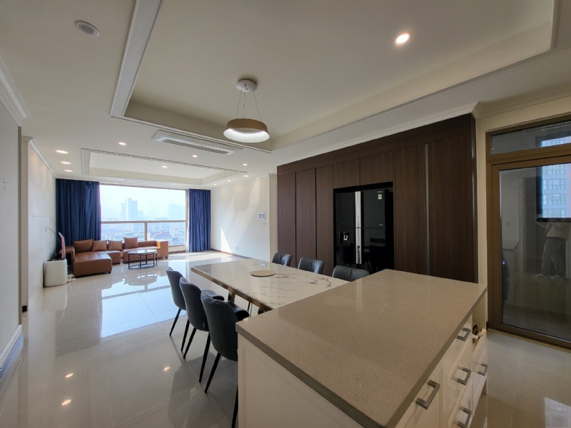 Vast apartment for rent in Starlake Tay Ho 4