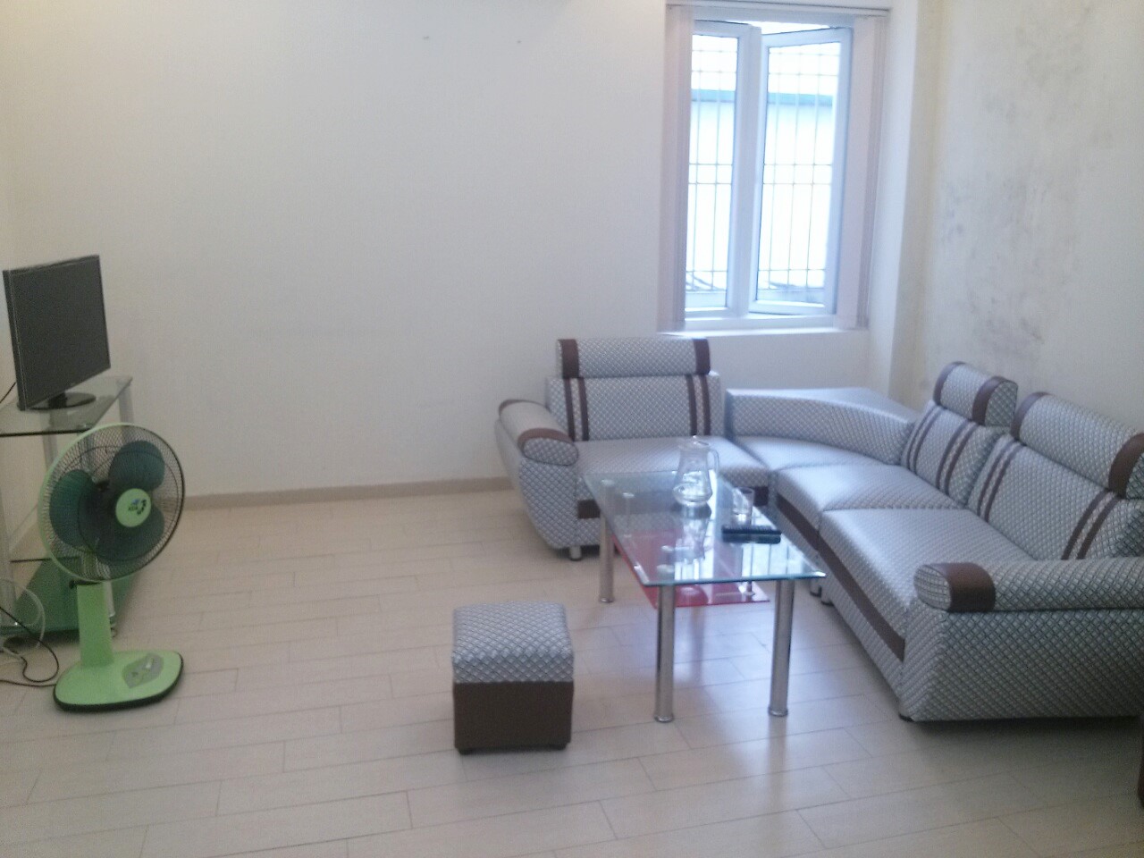 Well-lit serviced apartment for rent on De La Thanh, Dong Da
